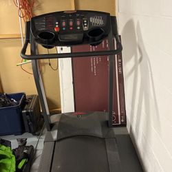 Life Fitness T3 Treadmill Like New