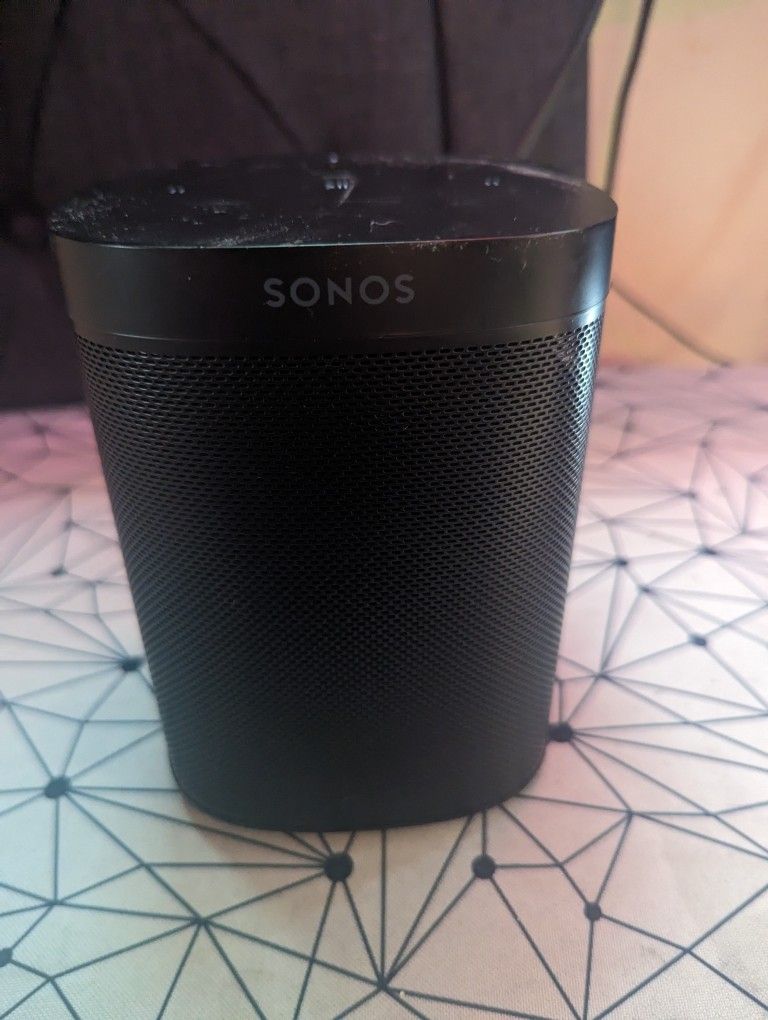 2 Sonos 1 2nd Gen WiFi Speakers with floating wall mount