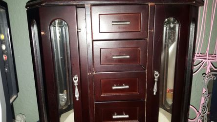 Jewelry box