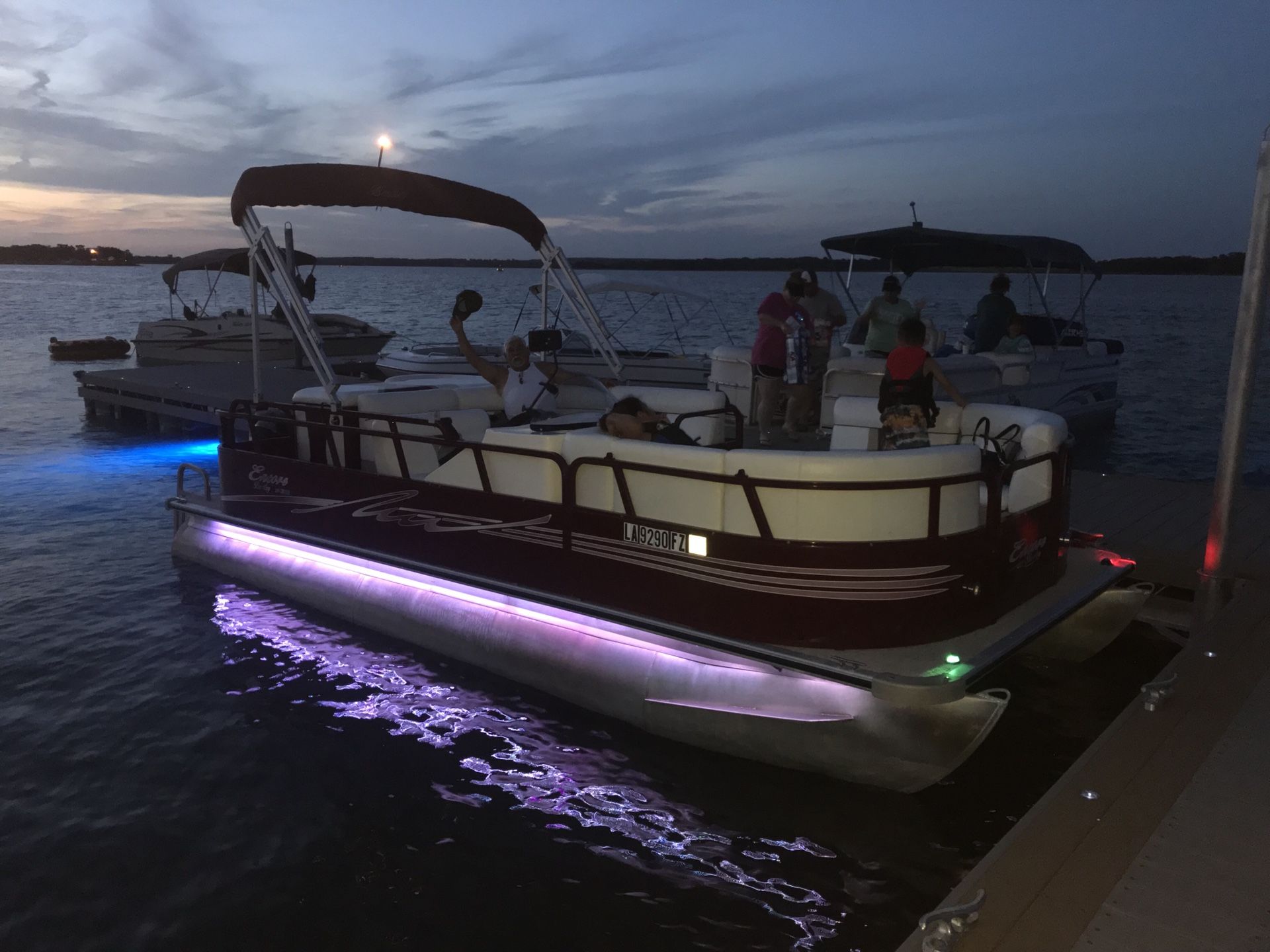 Pontoon boat