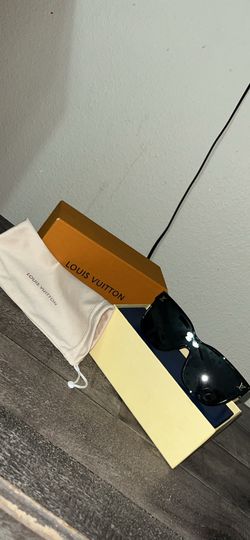 LOUIS VUITTON Sunglasses