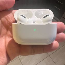 Apple AirPods Pro (1st Gen)