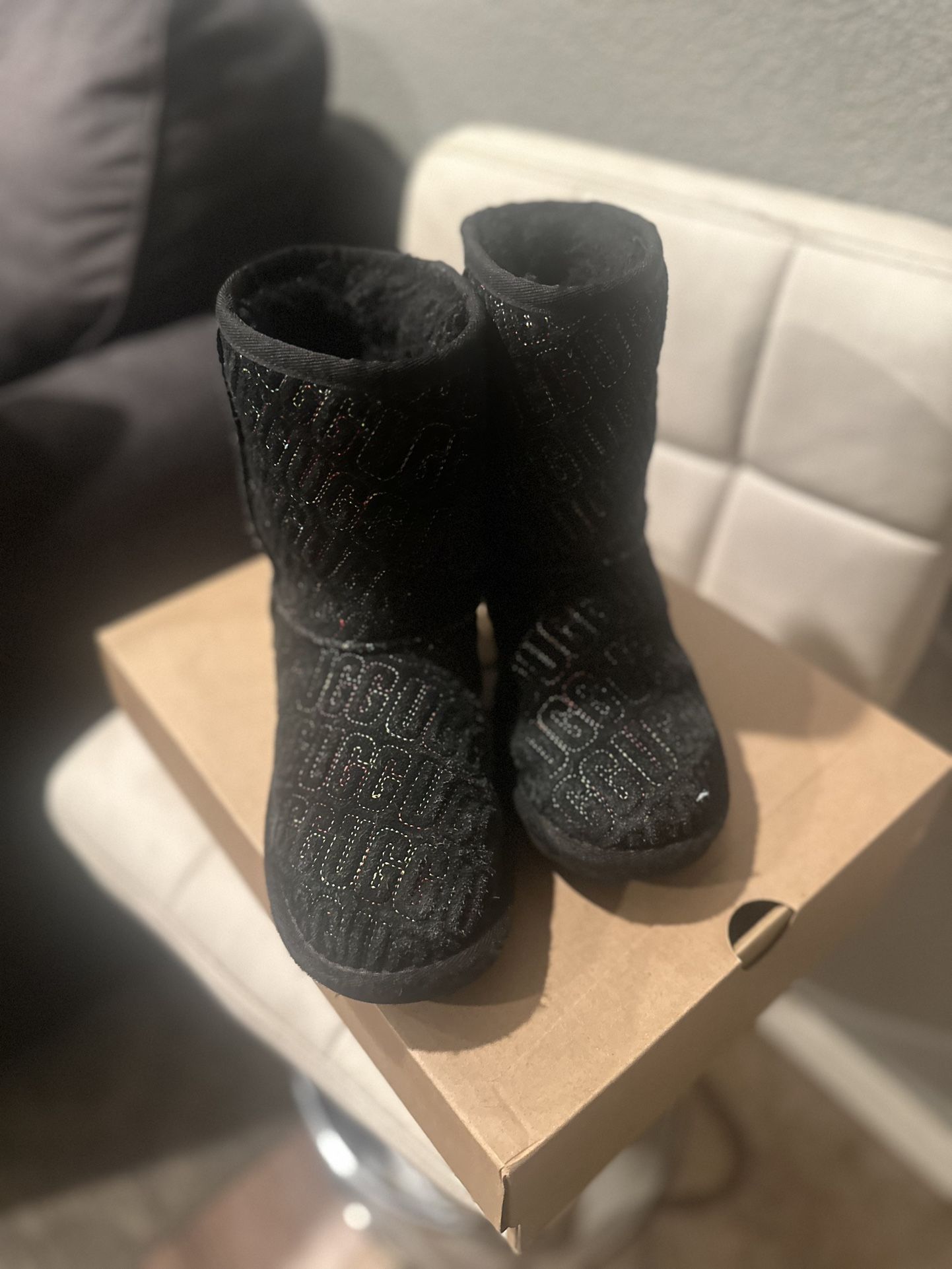Girl Ugg Boots Size 2