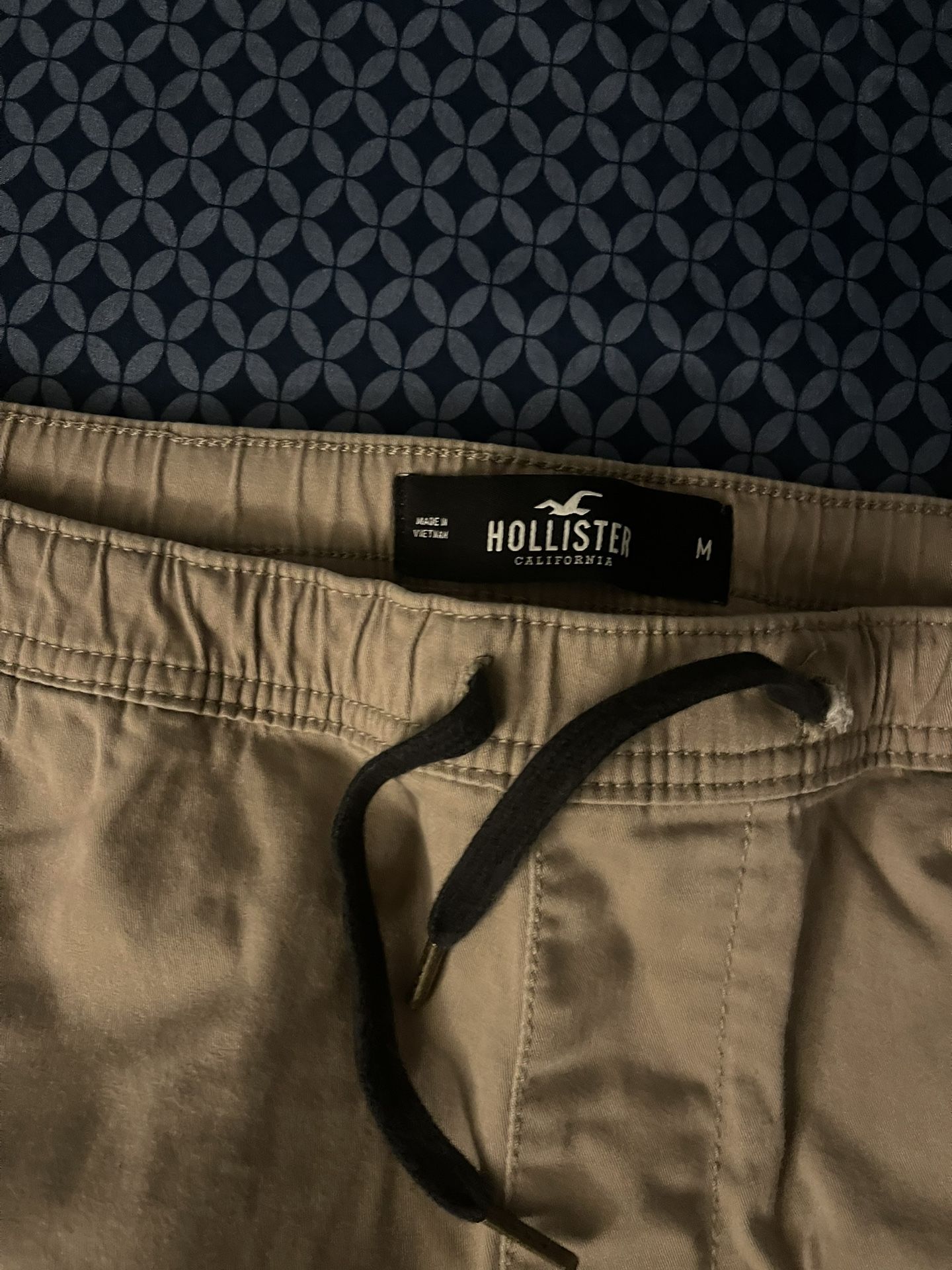 Hollister Joggers size M