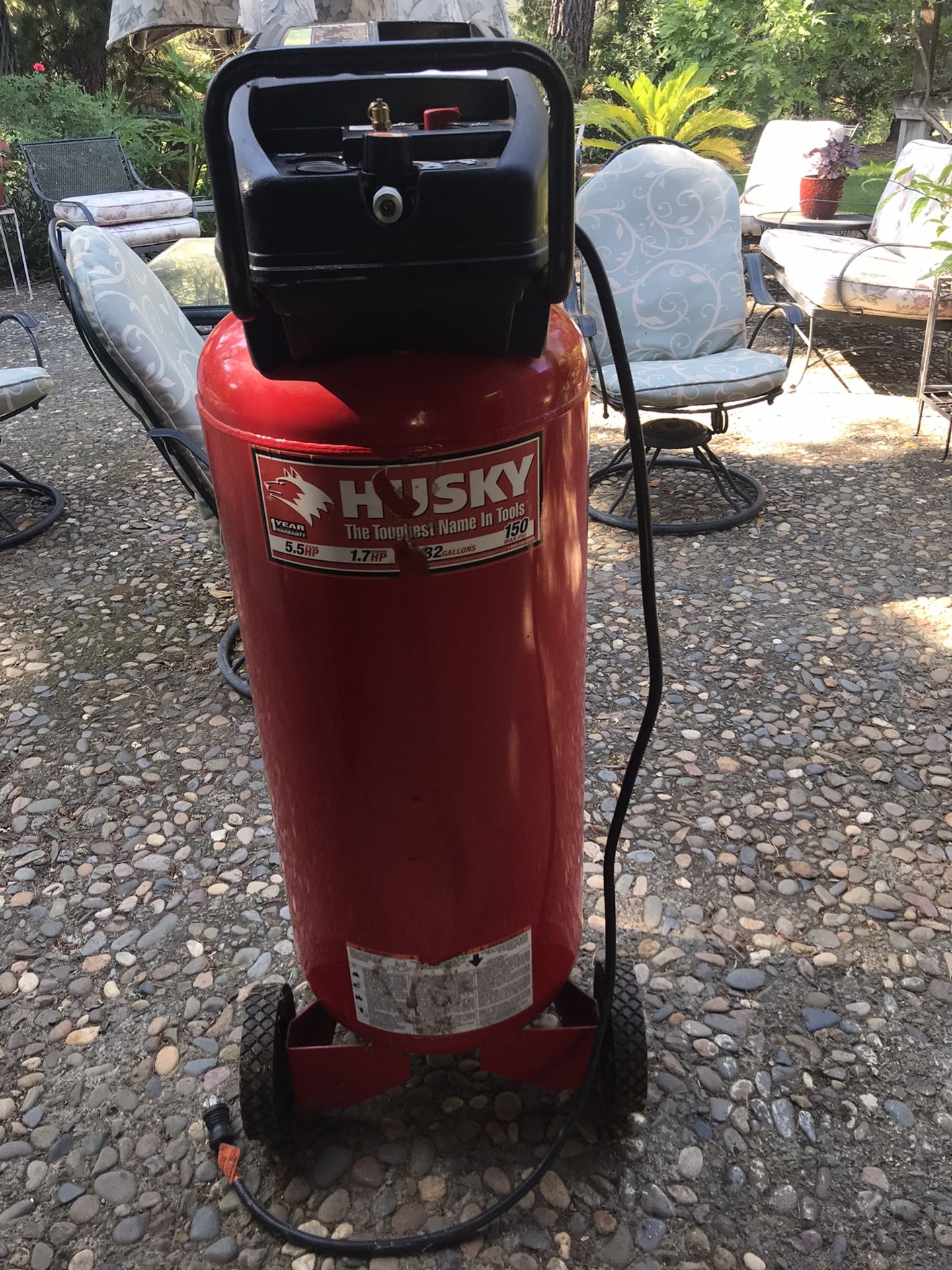 Husky Air Compressor 32 gallon 5.5 Hp for Sale in Clayton, CA - OfferUp