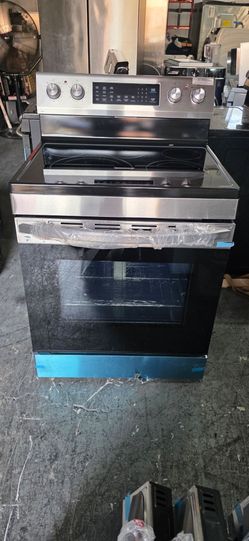 NEW ELECTRIC RANGE 30 IN STAINLESS STEEL WITH AIR FRY  AND CONVECTION OVEN STAINLESS STEEL
