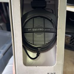 Beyerdynamic DT990 Pro Headphones