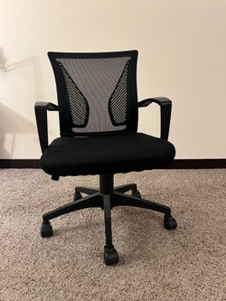 Black Mesh Office Chair with Armrests & Wheels