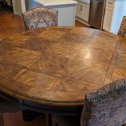 Dining Table and 4 Chairs 