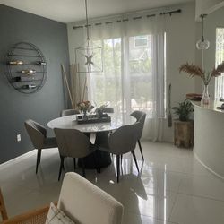 Dinning Room Table And Chairs