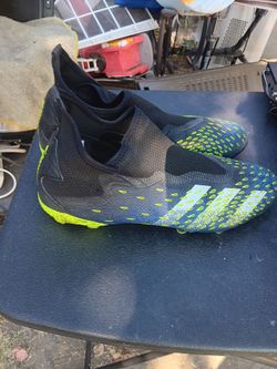 !! Men's Cleats Adidas Size 11