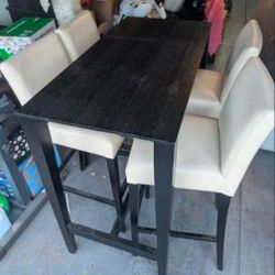 Tall Table With 4 Pub Chairs 
