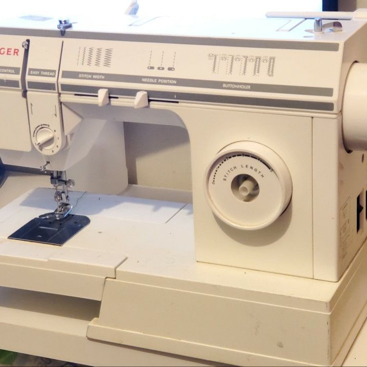 Singer Sewing Machine 57817c & Pedal Tested And Working