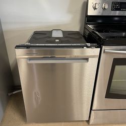Whirlpool Dishwasher Stainless Steel Scratch And Dent! On Sale!   