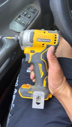 Dewalt drill battery 4 AH brand new charger