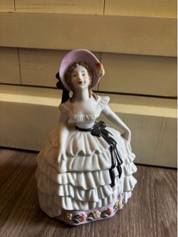 Vintage Victorian lady with 2 pieces