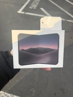 iPhone Duo 2TB in hand unlocked