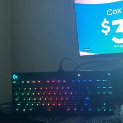 Good Condition Logitech Keyboard 7 Rgb Options Blue Switches Clicky Keyboard. 