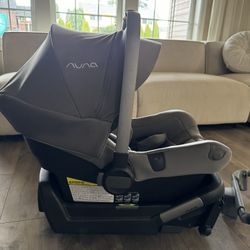 Nuna  Car seat 