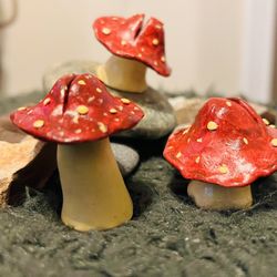 Mushroom Polaroid Holders