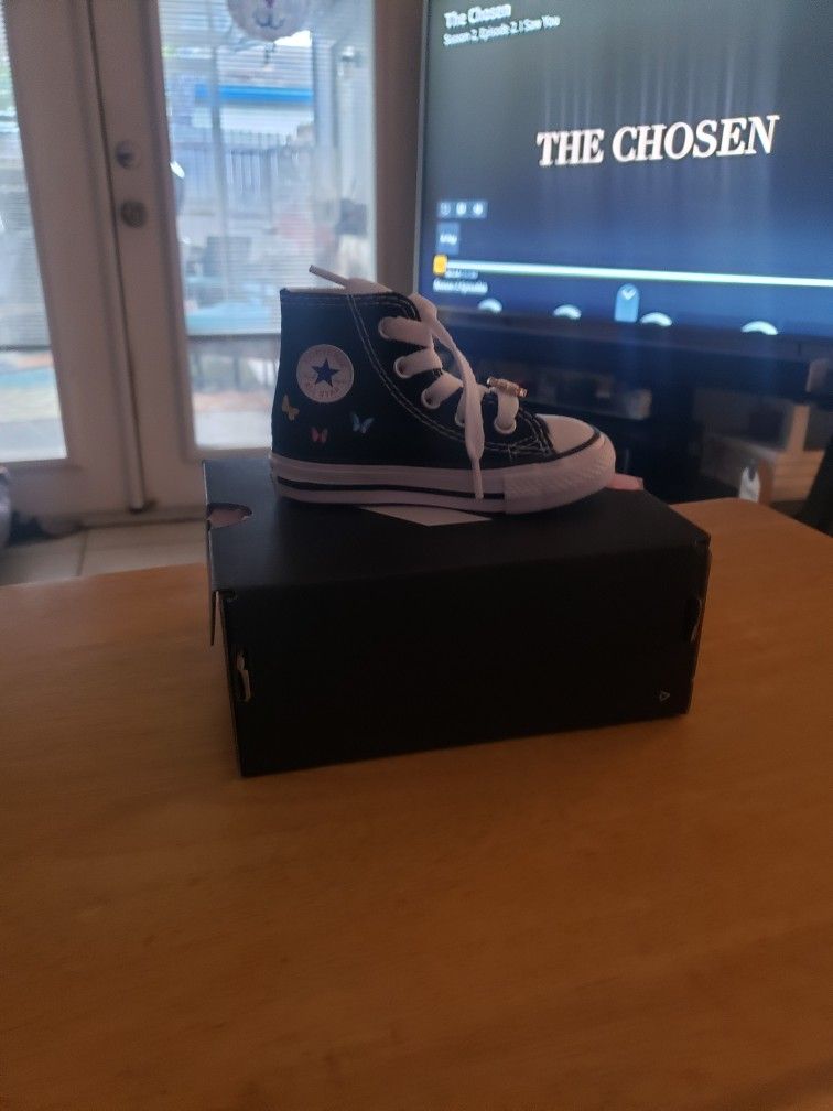 Disney Encanto Size 4 Infant Converse