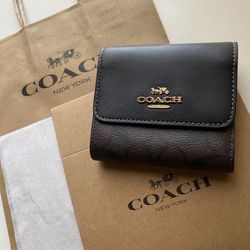 Coach small trifold Wallet in signature Canvas