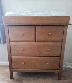 DaVinci Autumn 4-Drawer Dresser & Changing Table – Chestnut Finish