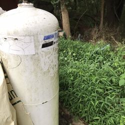 Propane Tanks 100 Pds Gals 