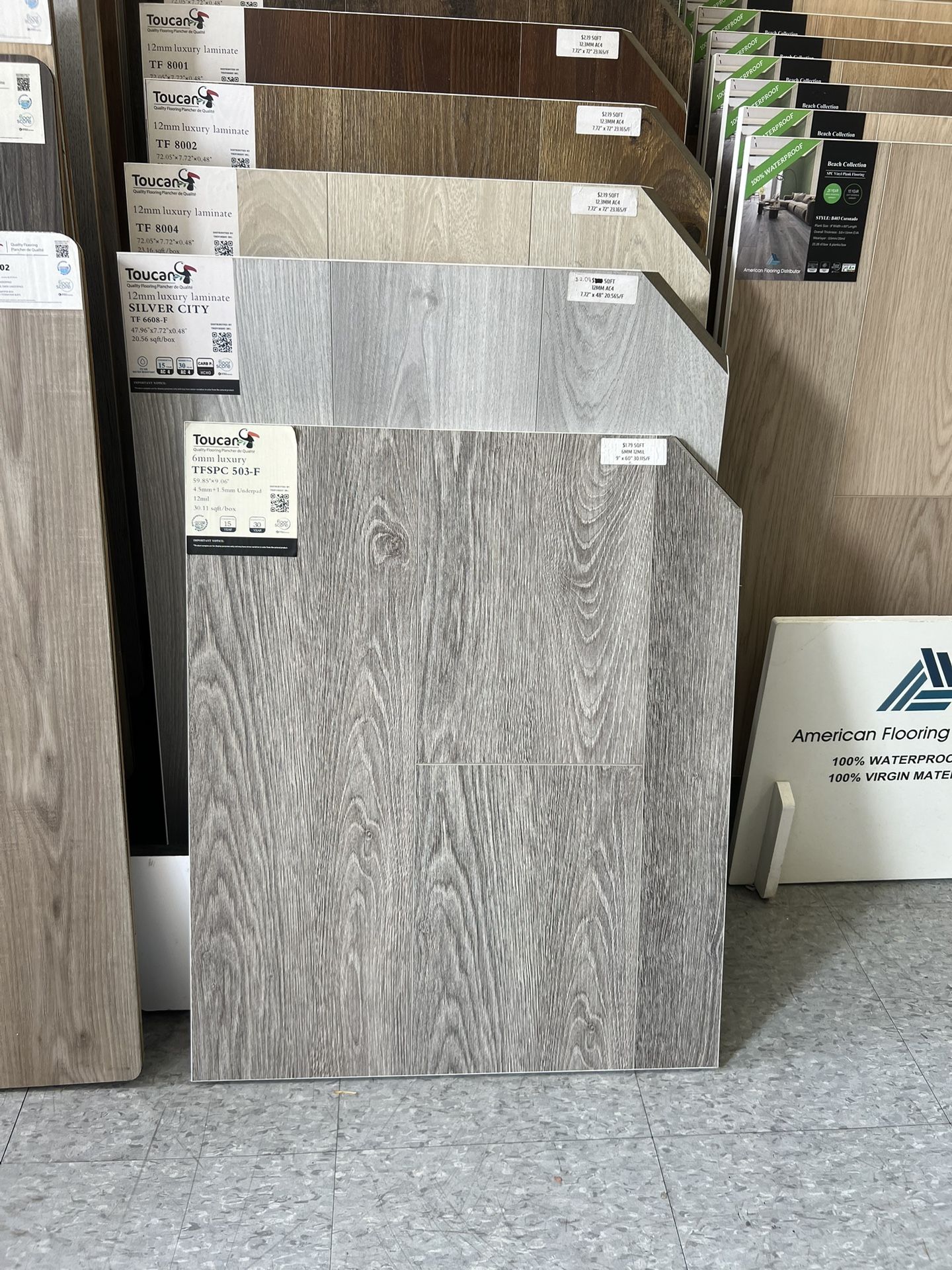 Laminate & Vinyl Floor/ Pisos $1.39