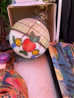 Tiffany style, hand-painted lamp, pristine condition