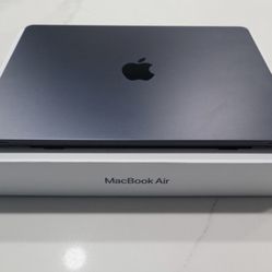 MacBook Air 13” – M2 Chip (Midnight)