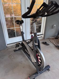 Joroto Indoor Cycling Spin Bike