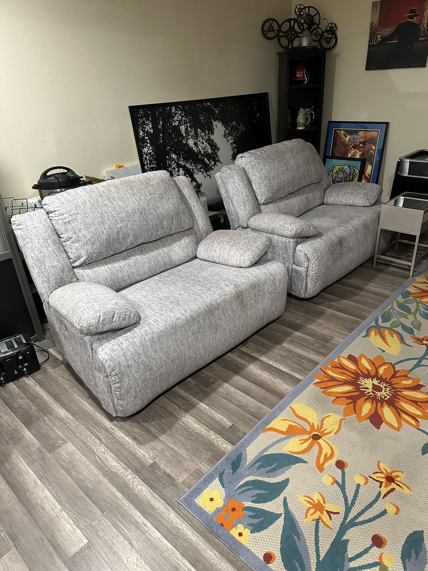 McClelland Gray Oversized Electric Recliner (Very Good Quality