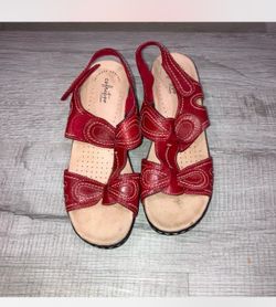 Women Clark’s sandals size 9.5