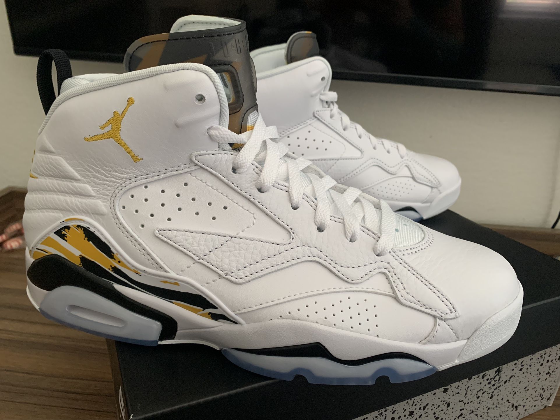 Jordan Jumpman MVP White / Black / Yellow Ochre Men's Shoes US 10