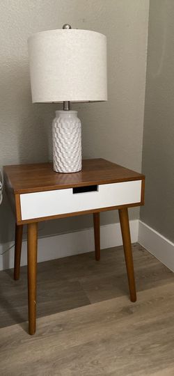 (2) Mid-Century Modern Nightstands with (2) Lamps