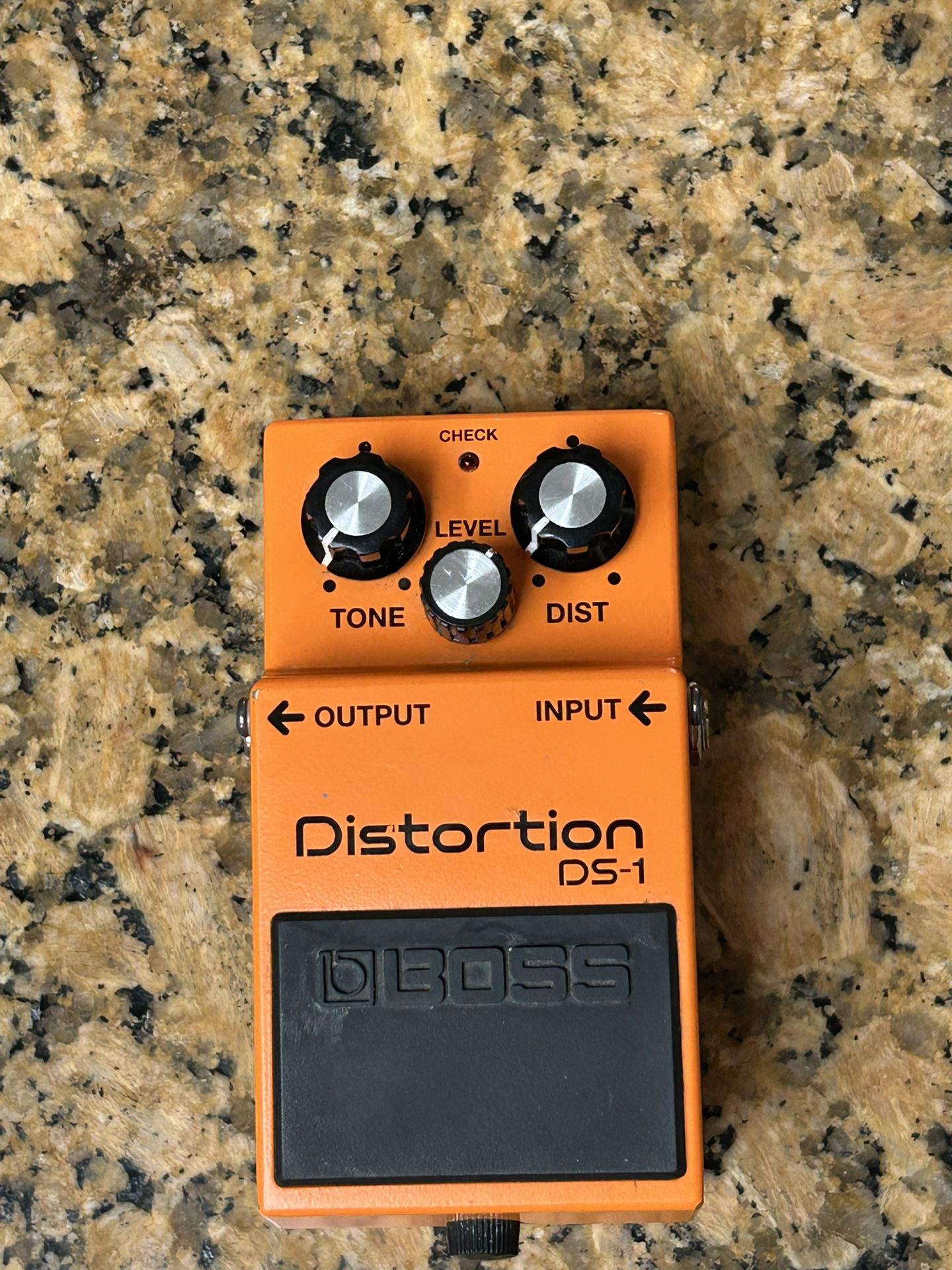 DS-1 Distortion guitar pedal