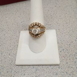 8.3 Grams Of 10 Karat Gold Cluster Ring