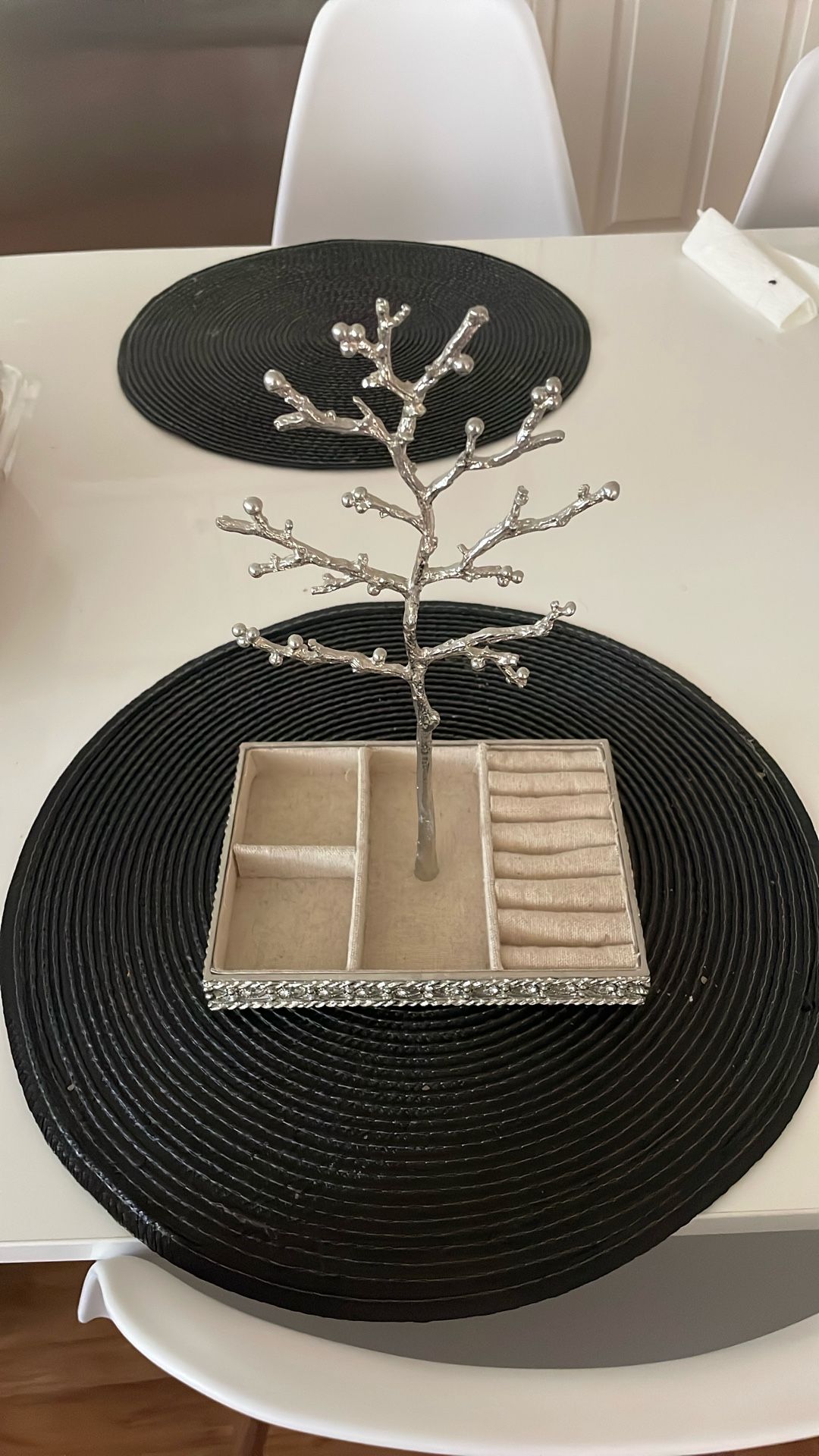 Boutique Detailed Tabletop Jewelry Holder