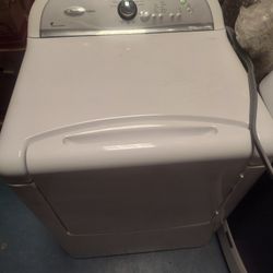 Whirlpool Carbio Electric Dryer 8.0 Cu.Ft. In Immaculate Condition W Warranty.