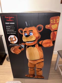 Spirit Halloween FNAF FREDDY FAZBEAR Animatronic NEW IN BOX IN HAND!