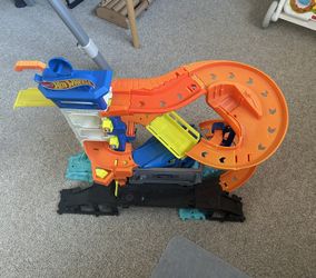 Hot Wheels Shark Attack Set