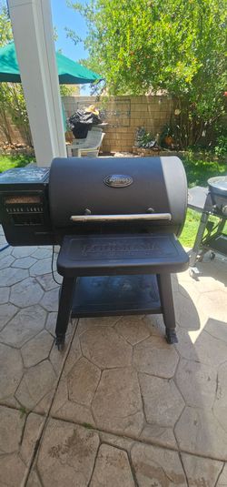 Louisiana Grills LG1000BL Black Label Series Pellet Grill