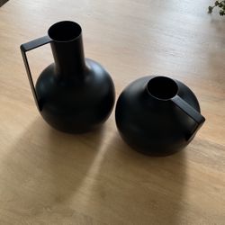 Artistic Ebony Metal Pot Decor