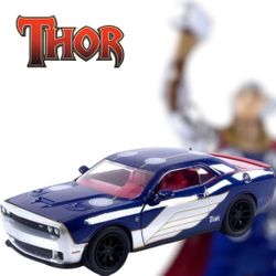 2015 Dodge Challenger SRT Hellcat & Thor Figure - 1:24 Diecast Jada Collectible