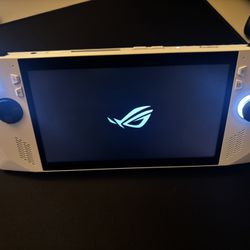 Rog Ally Z1 Extreme. 2TB Storage. 74 Watt Hour Battery