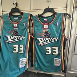 Jersey Pistons Size Large And Medium