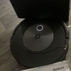 iRobot Roomba Combo (j7+) With Some Extras