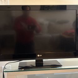 LG TV 32in 