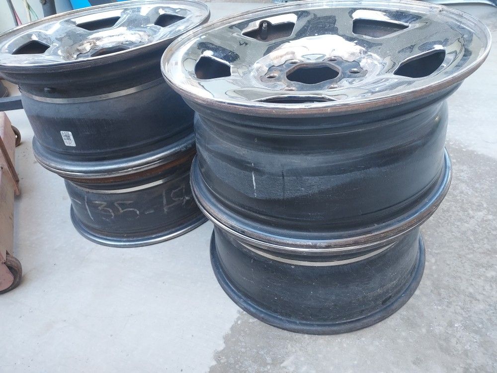 SET OF FORD WHEELS